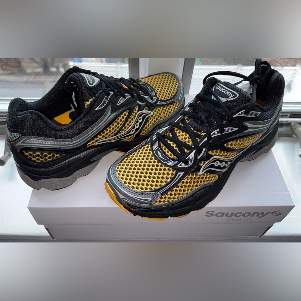 BRAND NEW - Saucony Progrid Omni 9 Sz 8.5M